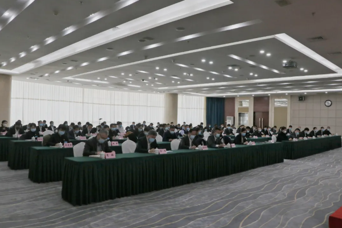 鞍勤集團、溫泉集團舉辦貫徹落實市第十三次黨代會精神宣講報告會(圖3)