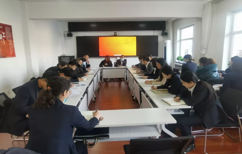 鞍勤集團、溫泉集團召開“兩會”及元旦春節(jié)信訪維穩(wěn)專題會議